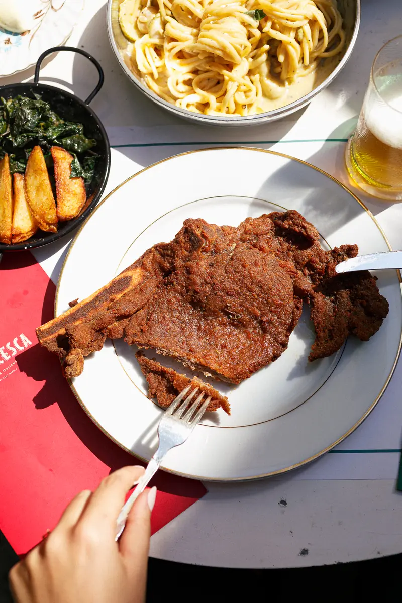 Cotoletta alla Milanese empanizada y dorada